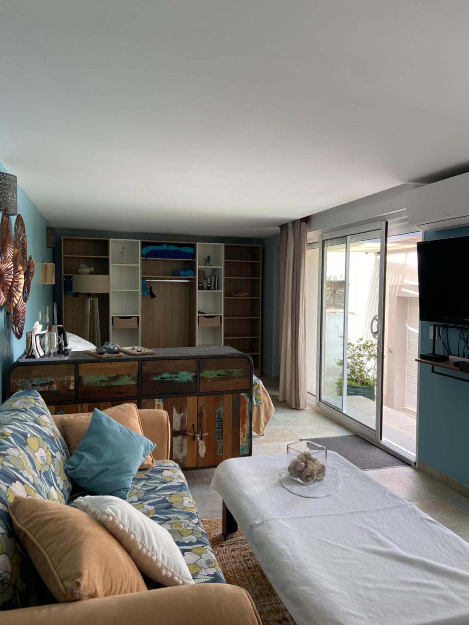 Les Terrasses Des Anthenors Bed & Breakfast *